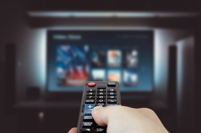 IPTV ou TV por assinatura: Qual é a melhor opção para você?
